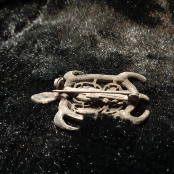 Silvertone brooch Silver Color Turtle Brooch - Picture 4 of 8